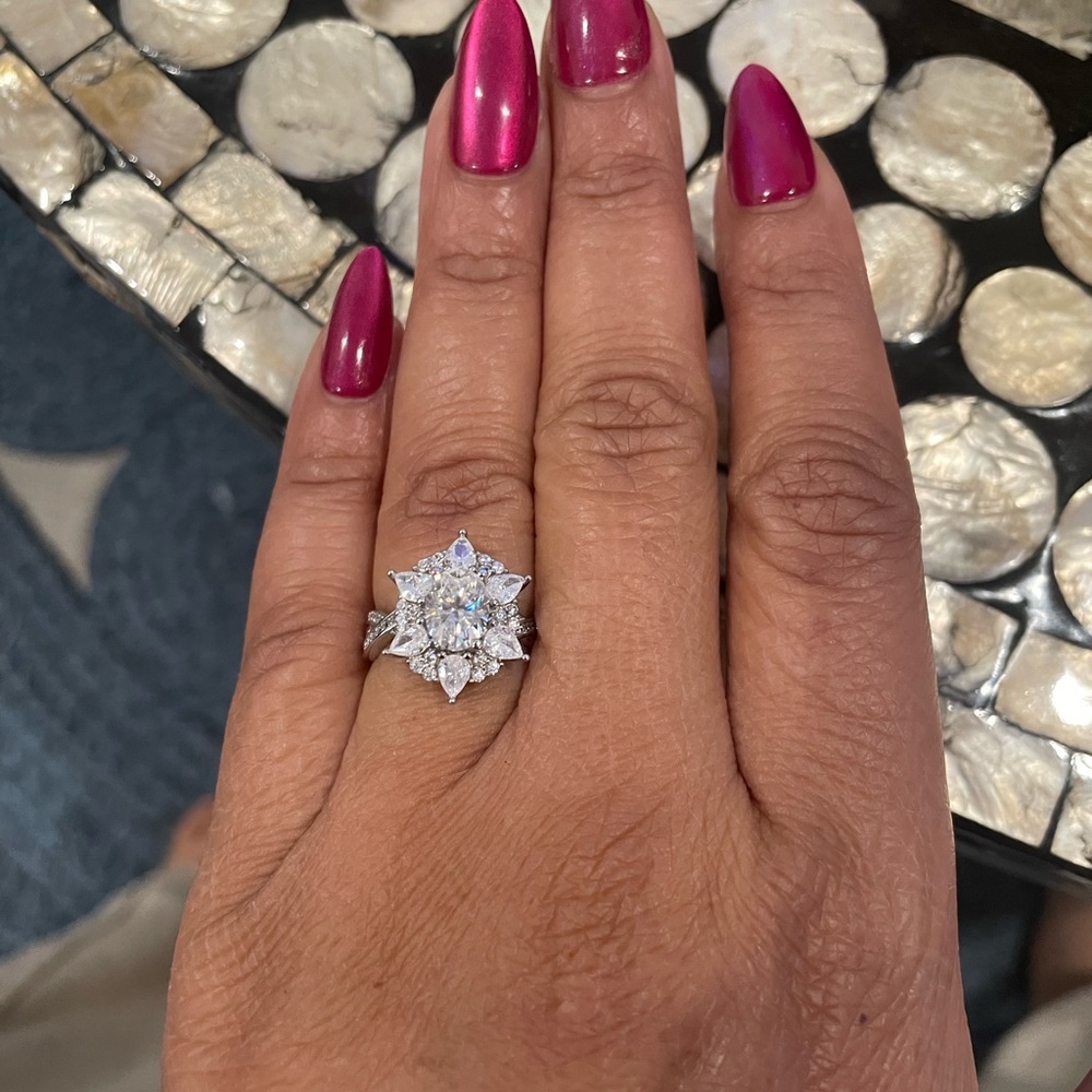 EST retail La Fleur $975 Mossinaite Diamond .925 Silver 2ct Starburst Ring